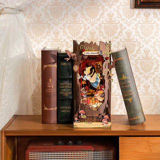 Alice i Eventyrland Book Nook 300 brikker 3D-puslespil